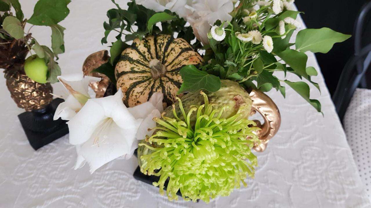 Das Kleine Hotel Iphofen, Fruehstueckszauber, No Waste, Nachhaltig, Nahe Aller Weingueter, Knauf Gips Kg Und Connekt, Kleines Secret Mit Garten & Terrassen, Tv Mirrorring, 55" Tv, Fine Dining, Hunde Willkommen Екстериор снимка