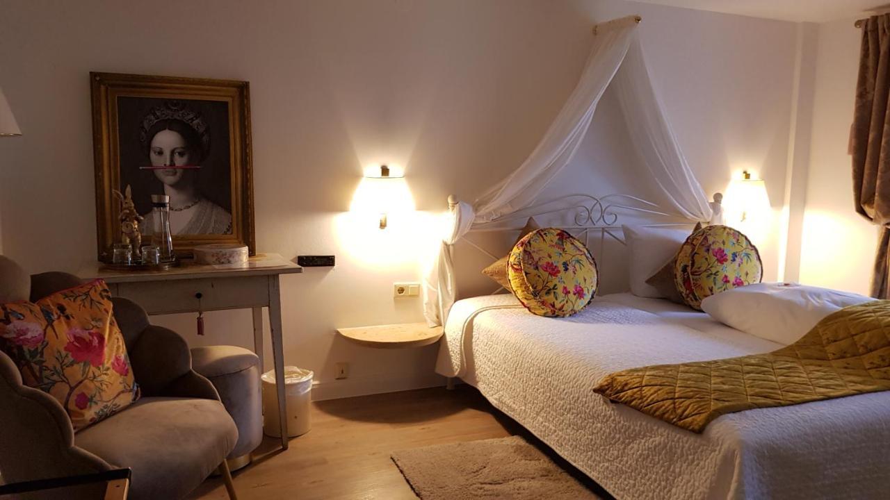 Das Kleine Hotel Iphofen, Fruehstueckszauber, No Waste, Nachhaltig, Nahe Aller Weingueter, Knauf Gips Kg Und Connekt, Kleines Secret Mit Garten & Terrassen, Tv Mirrorring, 55" Tv, Fine Dining, Hunde Willkommen Екстериор снимка