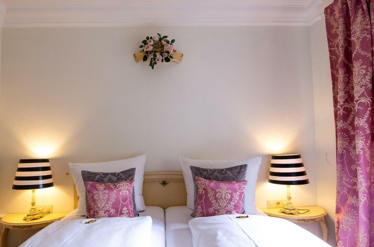 Das Kleine Hotel Iphofen, Fruehstueckszauber, No Waste, Nachhaltig, Nahe Aller Weingueter, Knauf Gips Kg Und Connekt, Kleines Secret Mit Garten & Terrassen, Tv Mirrorring, 55" Tv, Fine Dining, Hunde Willkommen Екстериор снимка